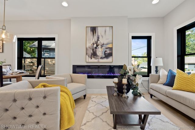 334 Romeo Road, Rochester, MI 48307