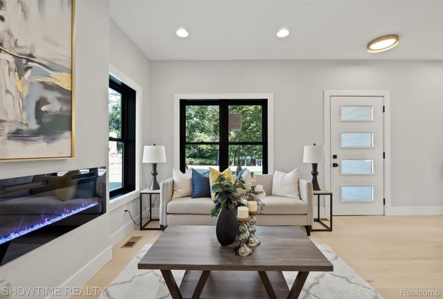 334 Romeo Road, Rochester, MI 48307