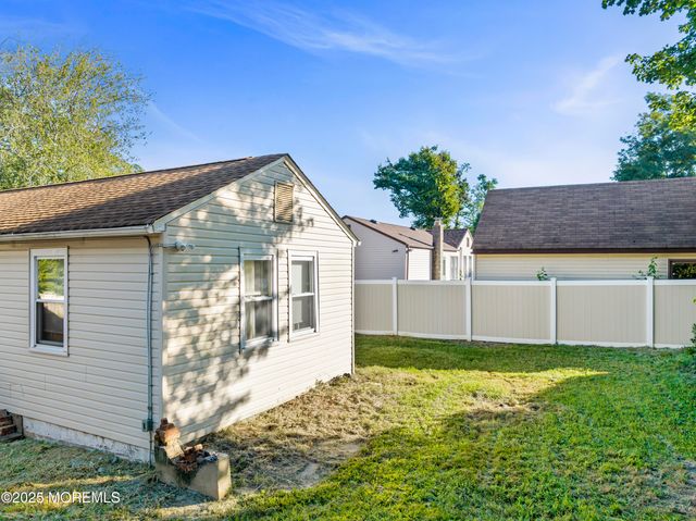 250 Brookside Avenue, Laurence Harbor, NJ 08879