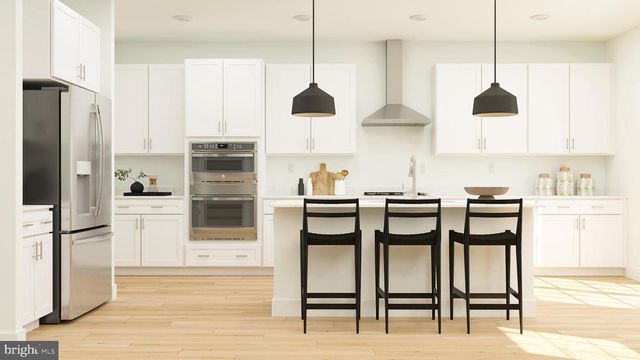 8 RED BARN LN, Bordentown, NJ 08505