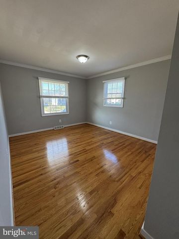8001 HAMMOND ST, Alexandria, VA 22309