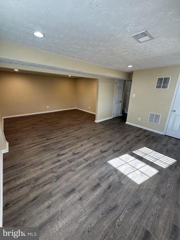 8001 HAMMOND ST, Alexandria, VA 22309