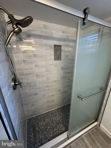 8001 HAMMOND ST, Alexandria, VA 22309