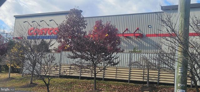 8001 HAMMOND ST, Alexandria, VA 22309