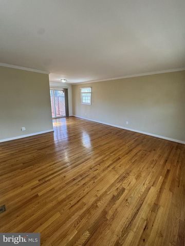 8001 HAMMOND ST, Alexandria, VA 22309