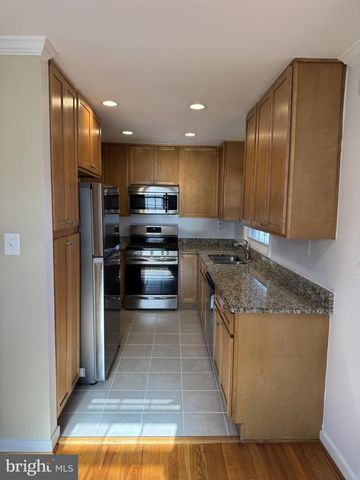 8001 HAMMOND ST, Alexandria, VA 22309