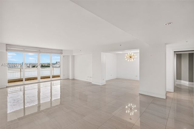 848 Brickell Key Dr 1104, Miami, FL 33131