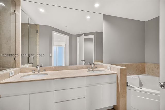 848 Brickell Key Dr 1104, Miami, FL 33131
