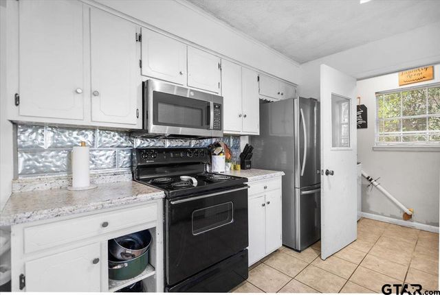 2032 Woodhaven Dr., Tyler, TX 75701