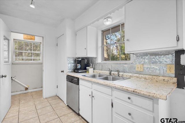 2032 Woodhaven Dr., Tyler, TX 75701