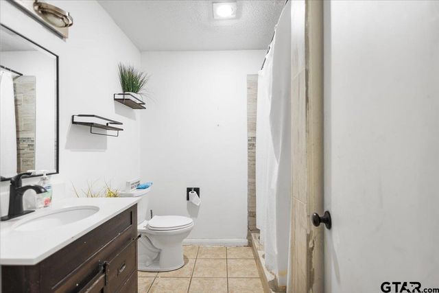 2032 Woodhaven Dr., Tyler, TX 75701