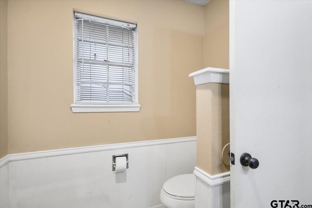 2032 Woodhaven Dr., Tyler, TX 75701