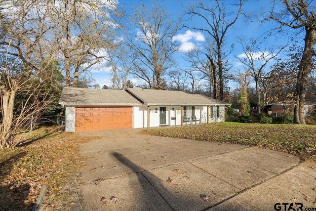 2032 Woodhaven Dr., Tyler, TX 75701