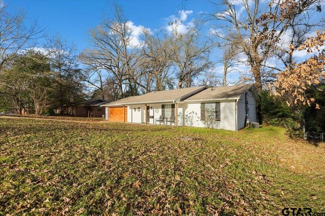 2032 Woodhaven Dr., Tyler, TX 75701