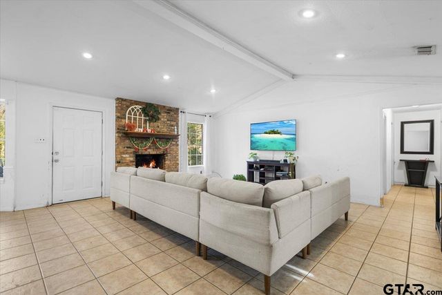 2032 Woodhaven Dr., Tyler, TX 75701