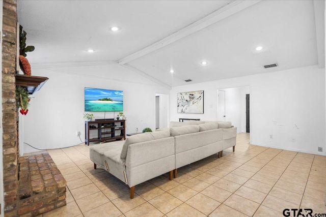 2032 Woodhaven Dr., Tyler, TX 75701