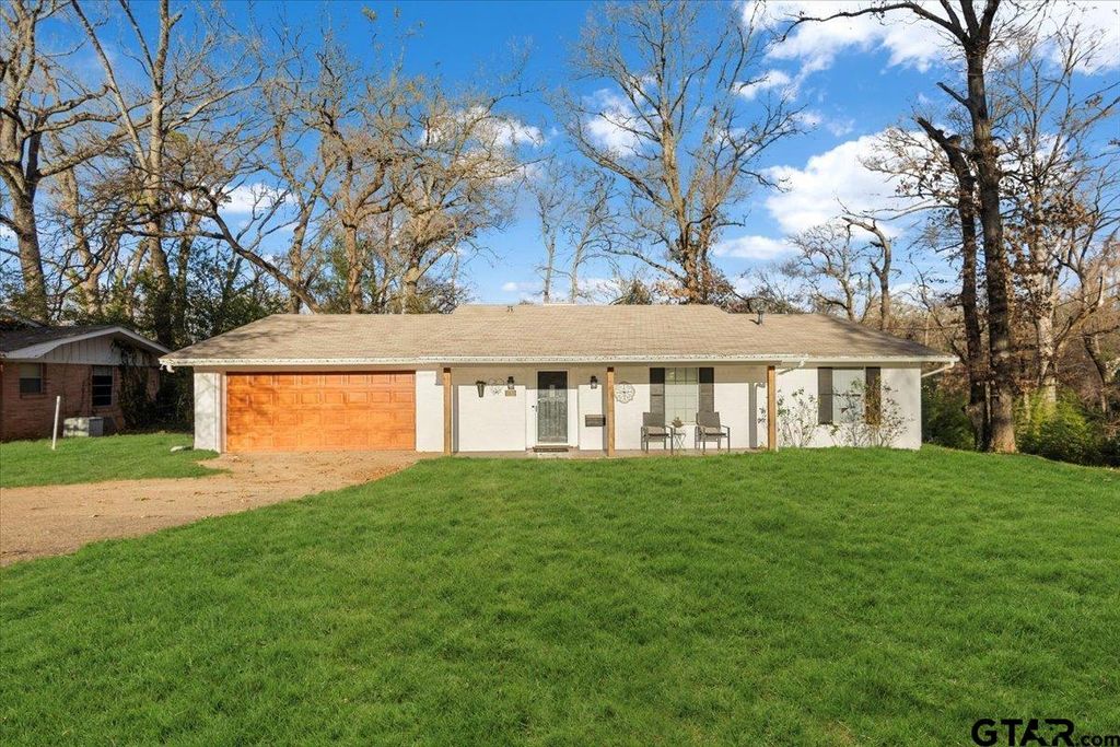 2032 Woodhaven Dr., Tyler, TX 75701