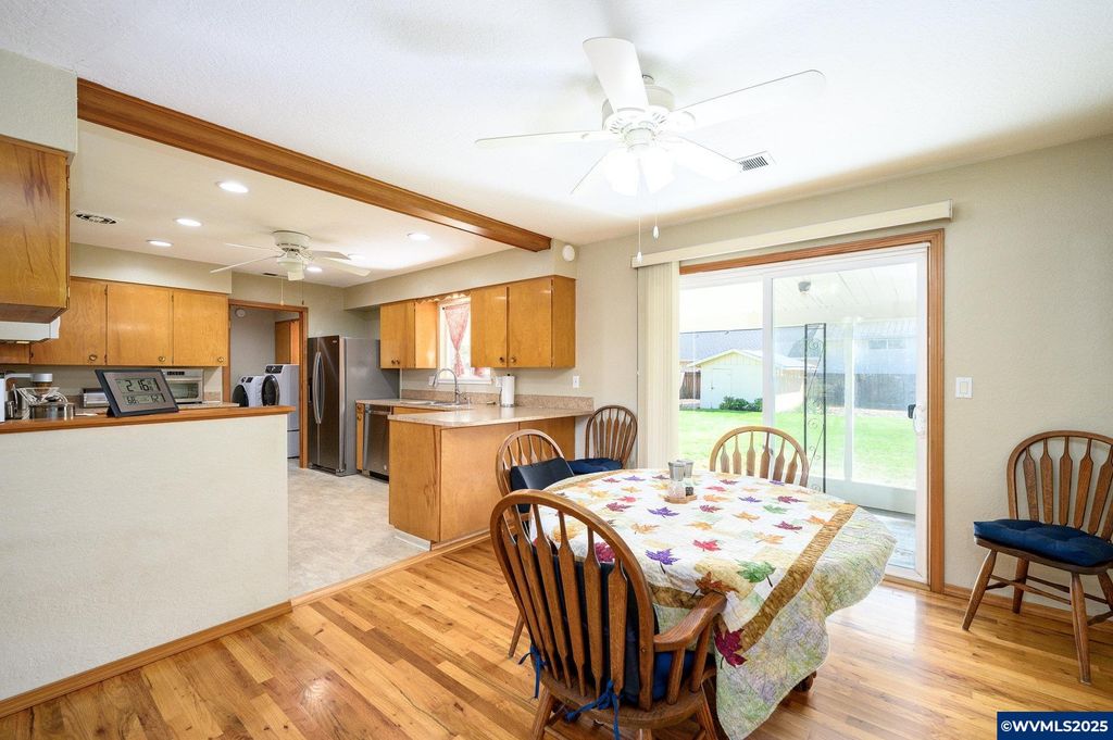 Image 10 of property listing at 1036 SW 2nd St, Mcminnville, OR 97128