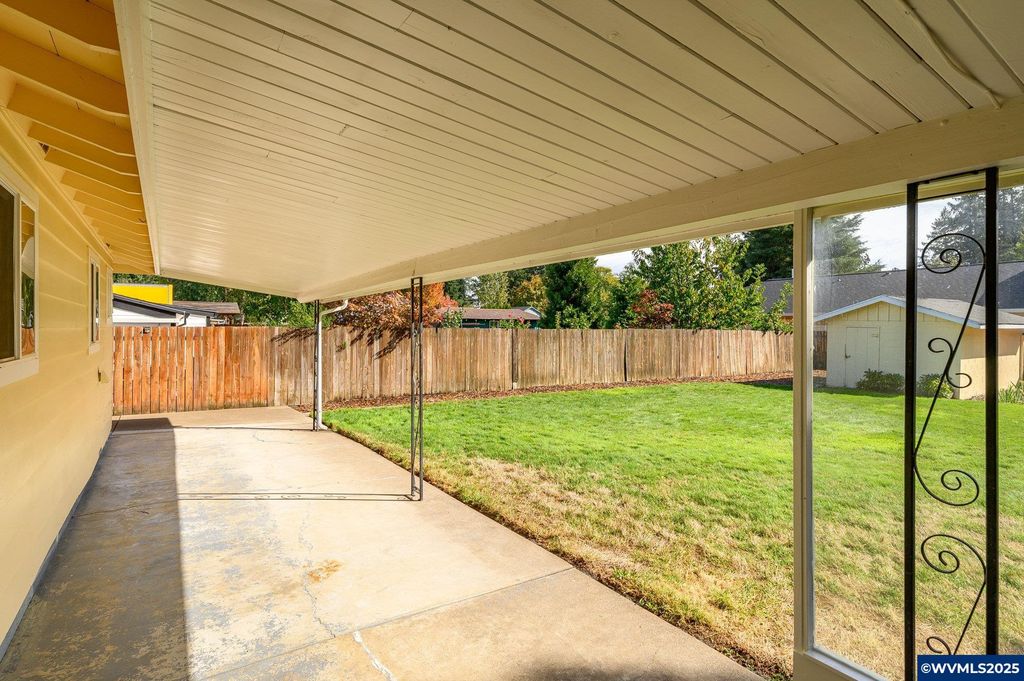 Image 21 of property listing at 1036 SW 2nd St, Mcminnville, OR 97128