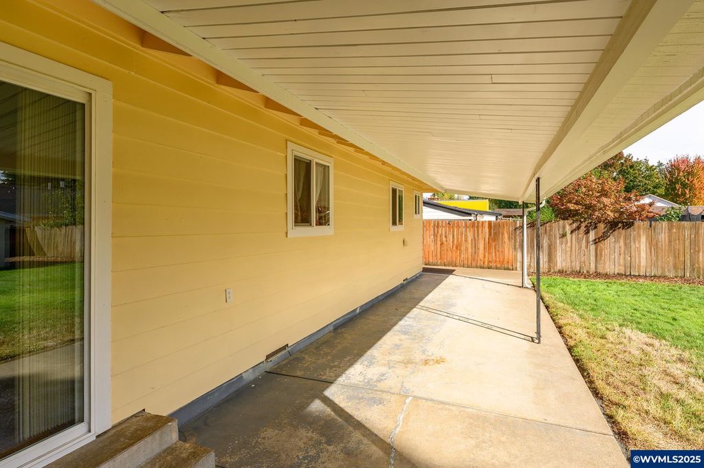 Image 22 of property listing at 1036 SW 2nd St, Mcminnville, OR 97128