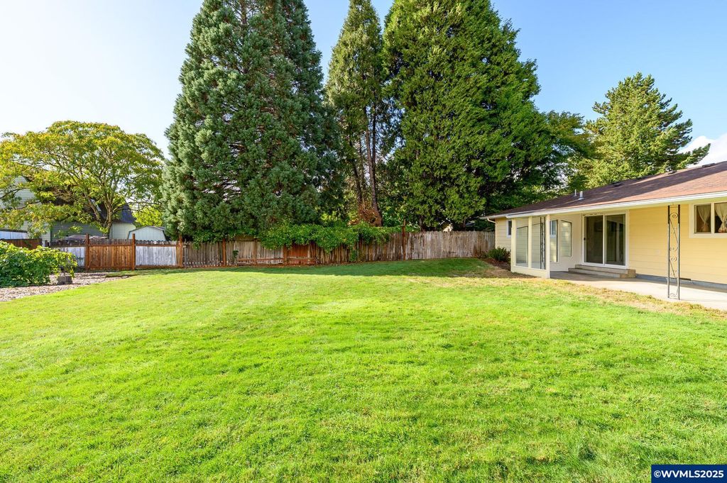 Image 27 of property listing at 1036 SW 2nd St, Mcminnville, OR 97128