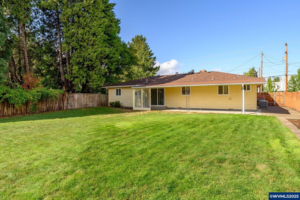 Image 29 of property listing at 1036 SW 2nd St, Mcminnville, OR 97128