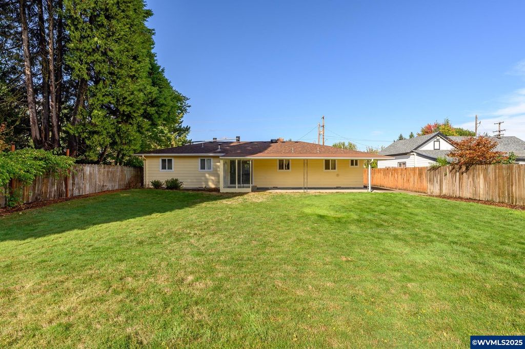 Image 31 of property listing at 1036 SW 2nd St, Mcminnville, OR 97128