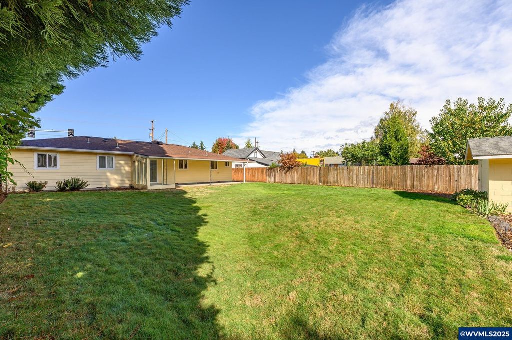 Image 33 of property listing at 1036 SW 2nd St, Mcminnville, OR 97128