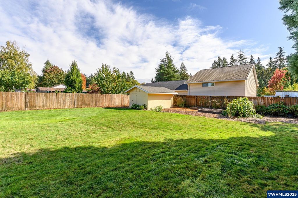 Image 35 of property listing at 1036 SW 2nd St, Mcminnville, OR 97128
