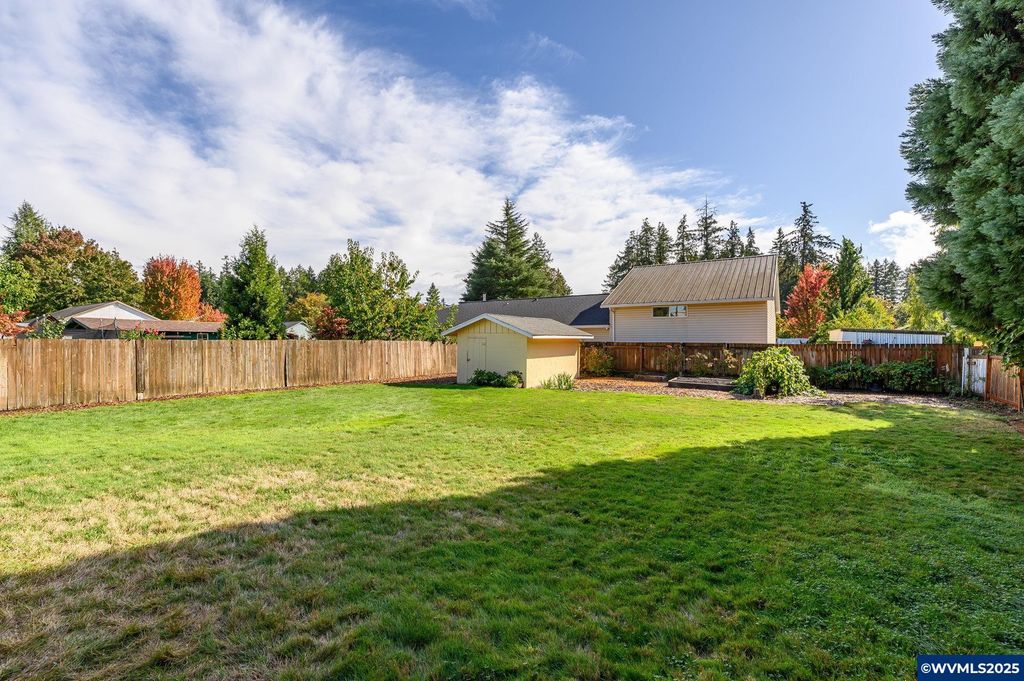 Image 37 of property listing at 1036 SW 2nd St, Mcminnville, OR 97128