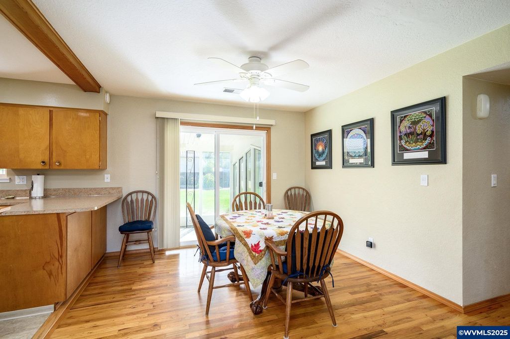 Image 9 of property listing at 1036 SW 2nd St, Mcminnville, OR 97128