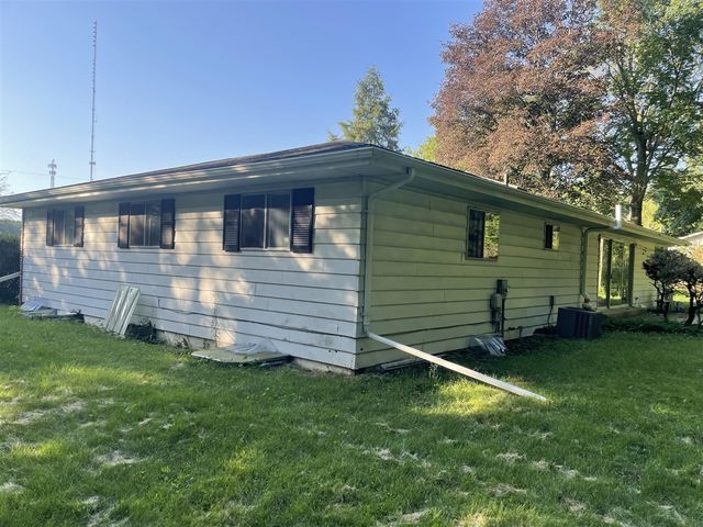 8486 S Hillcrest Drive, Berrien Springs, MI 49103