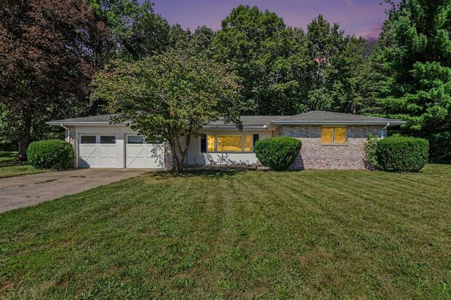 8486 S Hillcrest Drive, Berrien Springs, MI 49103