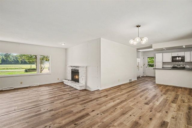8486 S Hillcrest Drive, Berrien Springs, MI 49103