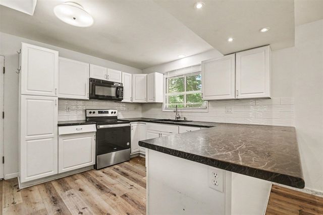 8486 S Hillcrest Drive, Berrien Springs, MI 49103