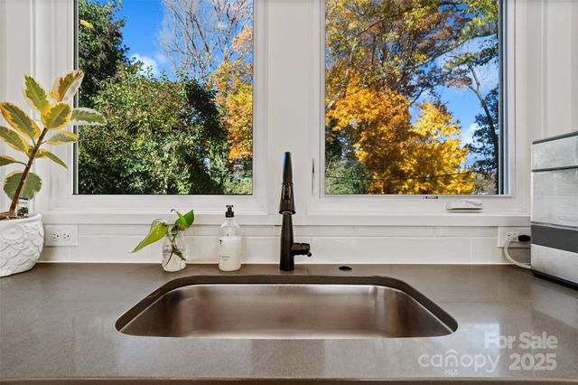 1549 Pinecrest Avenue, Charlotte, NC 28205