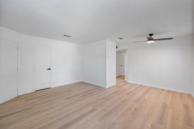 700 Lyle West Avenue B, Cleveland, TX 77327