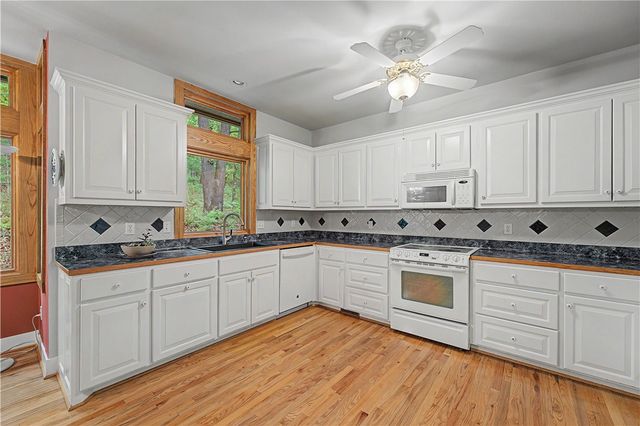 31 Kestrel Drive, Fayetteville, AR 72701