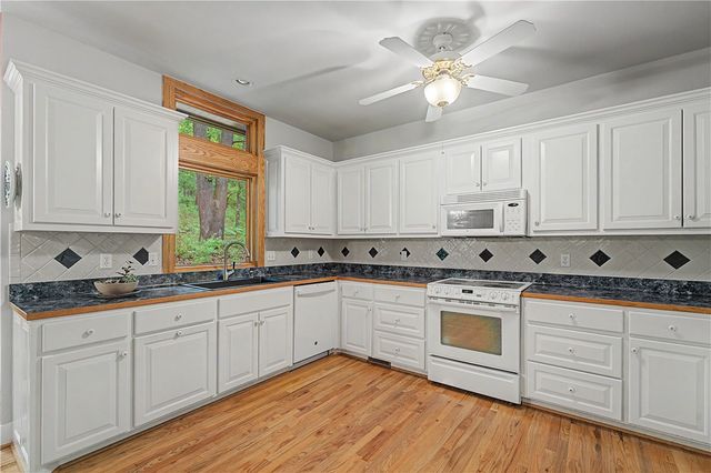 31 Kestrel Drive, Fayetteville, AR 72701
