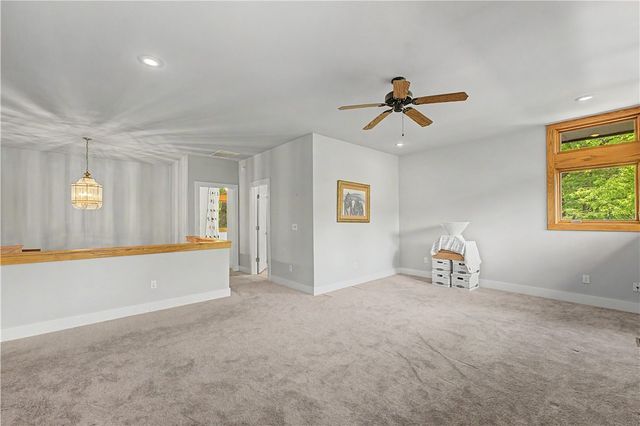 31 Kestrel Drive, Fayetteville, AR 72701