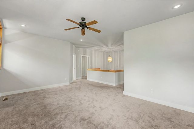 31 Kestrel Drive, Fayetteville, AR 72701