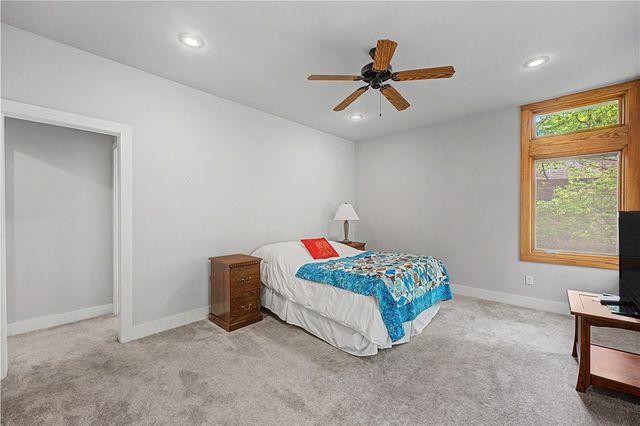 31 Kestrel Drive, Fayetteville, AR 72701
