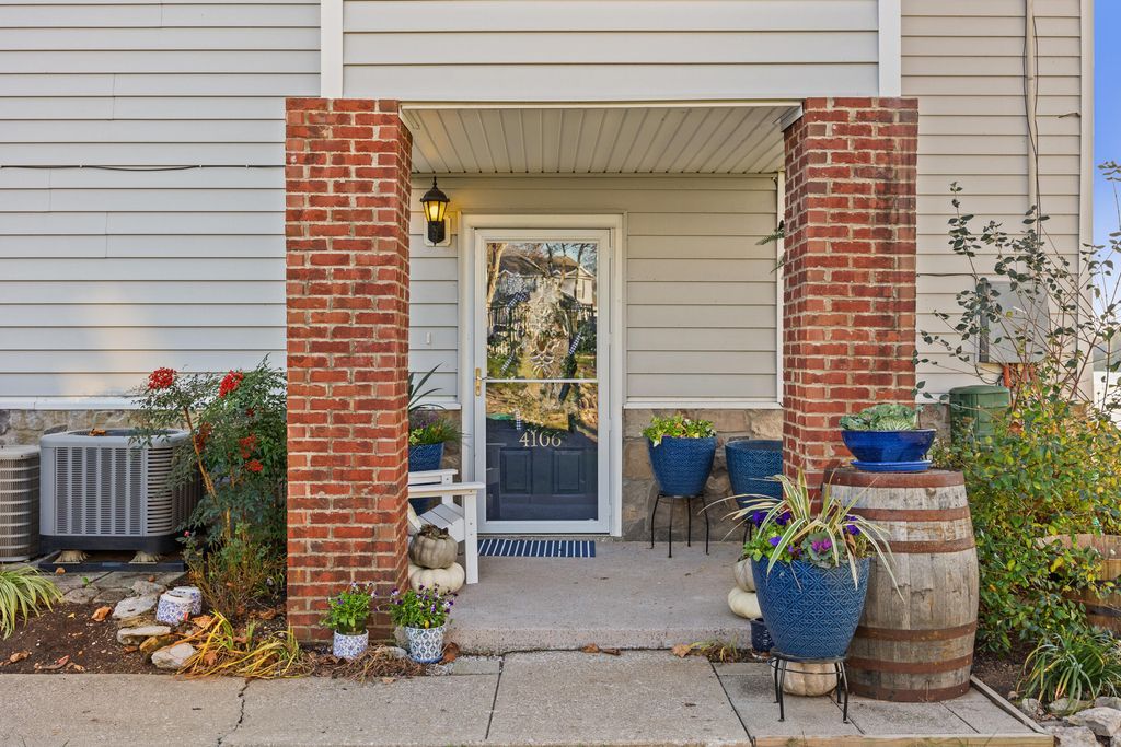 2414 Lake Park Road 4106, Lexington, KY 40502