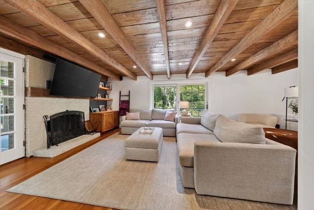 81 Hobart St, Hingham, MA 02043