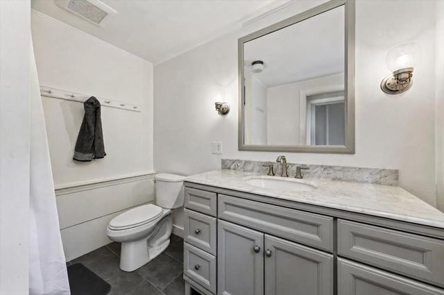 81 Hobart St, Hingham, MA 02043