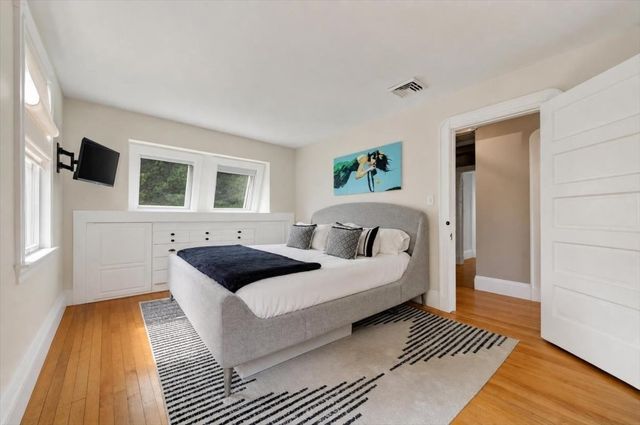 81 Hobart St, Hingham, MA 02043