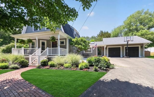 81 Hobart St, Hingham, MA 02043