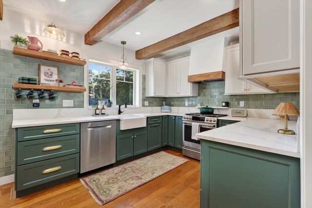 81 Hobart St, Hingham, MA 02043