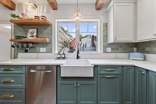 81 Hobart St, Hingham, MA 02043