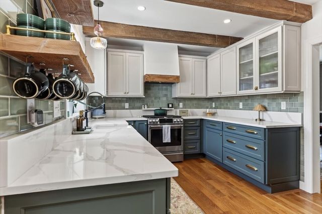 81 Hobart St, Hingham, MA 02043
